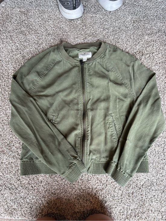 American Eagle Outfitters Jackets & Blazers - American Eagle Outfitters Olive Green Bomber Jacket